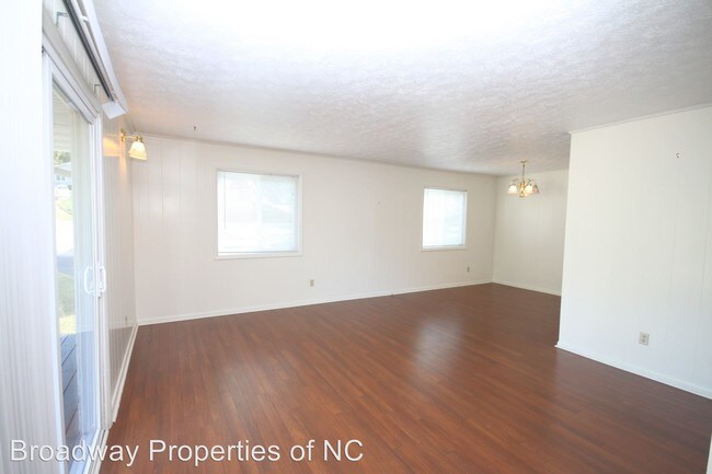 Building Photo - 10 Woodstone Dr