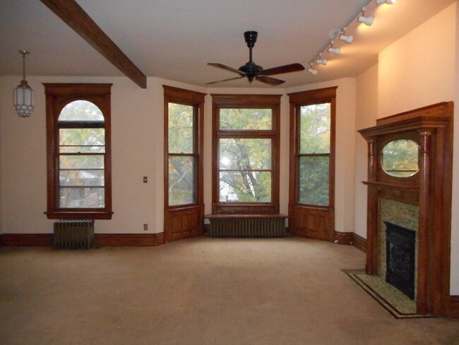Building Photo - 1415 W Warner Ave