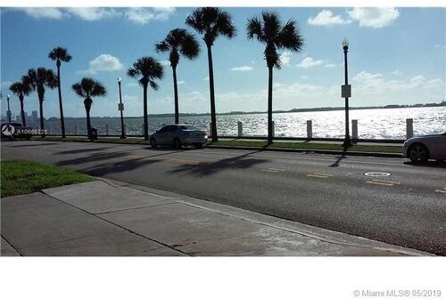Primary Photo - 1450 Brickell Bay Dr