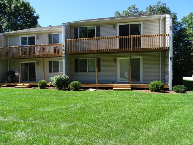 Front of building - 1405 Moreland St