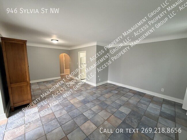 Foto del edificio - 946 Sylvia St NW