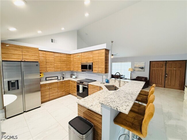 Foto del edificio - 827 SW 24th St