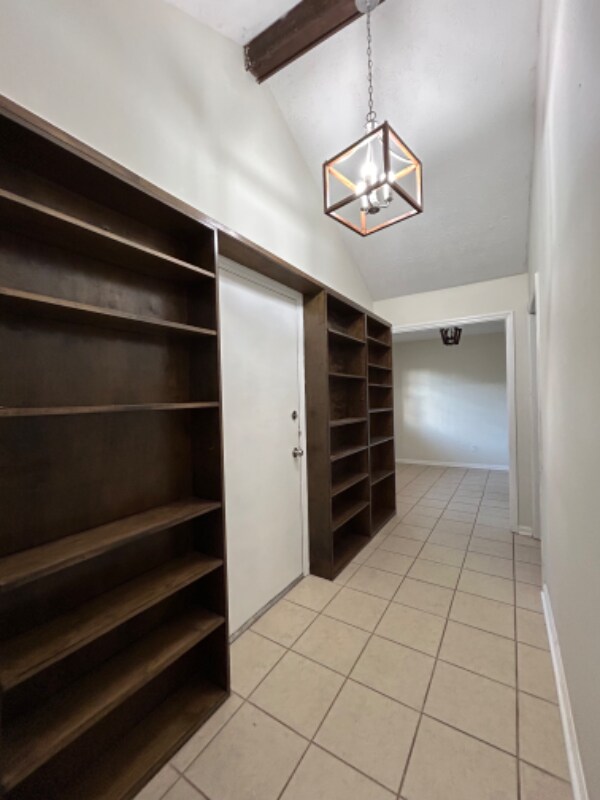 Building Photo - 2413 Greenbrier Dr