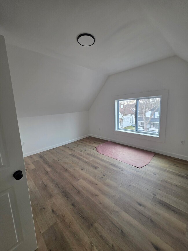Building Photo - 3061 W 46th St