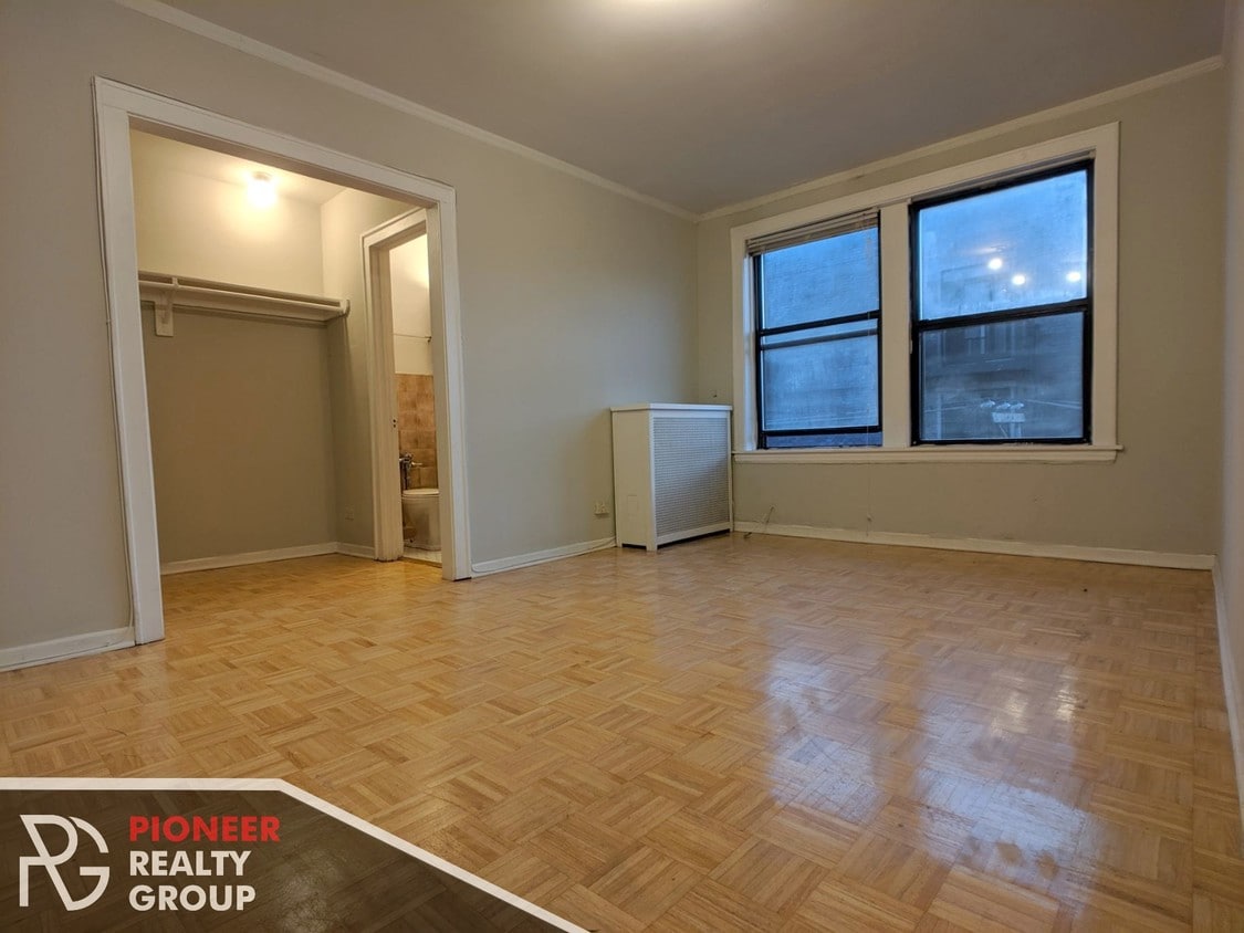 739 W Belmont Ave, Chicago, IL 60657 739 W Belmont Ave Chicago, IL