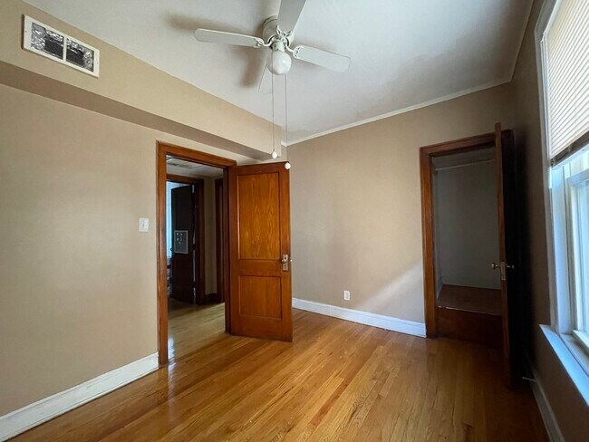 Building Photo - 6953 S Artesian Ave