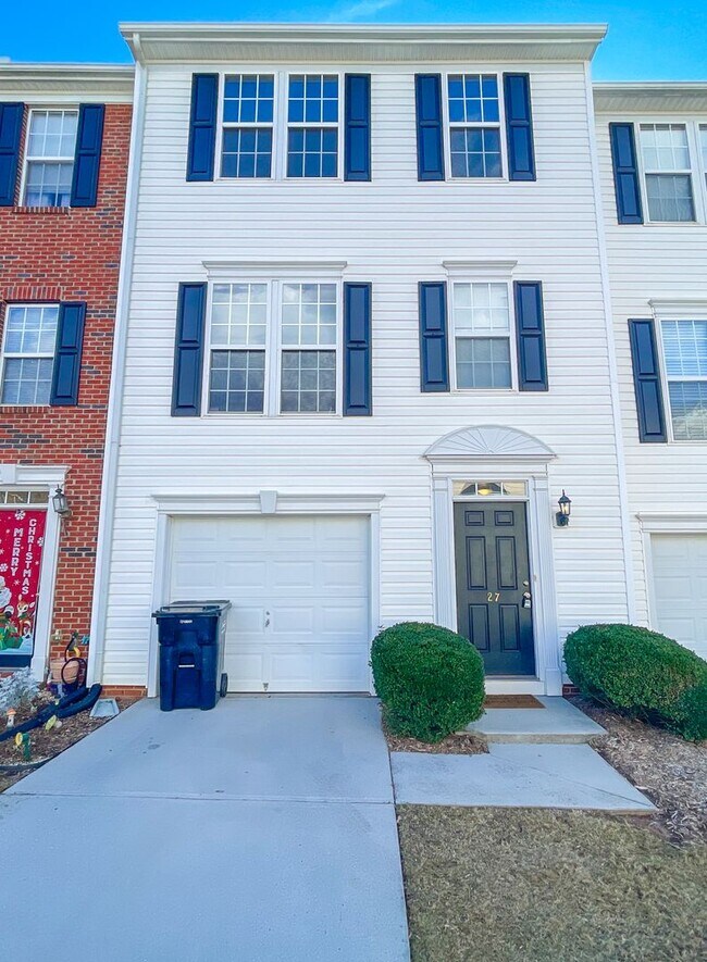 Spacious and Sunlit Town House COMING S... House Rental in