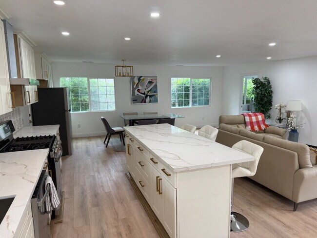 Building Photo - Stunning Newly Remodeled 4 Bedroom 3 Bathroom Home in Walnut Creek