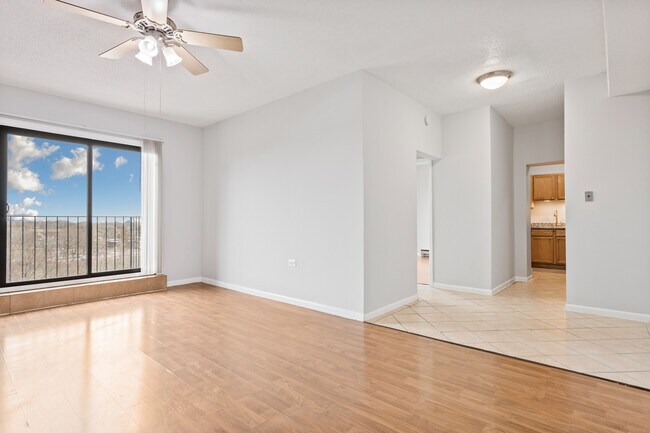 Foto del edificio - 4520 N Clarendon Ave