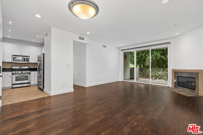 Foto del edificio - 6038 Carlton Way