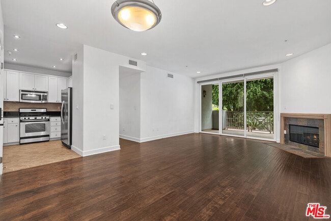 Building Photo - 6038 Carlton Way