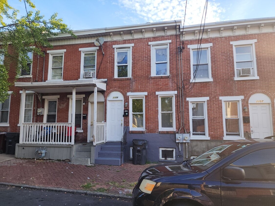 Primary Photo - 1109 Read St