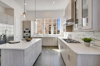 Building Photo - 1301 Town Creek Dr