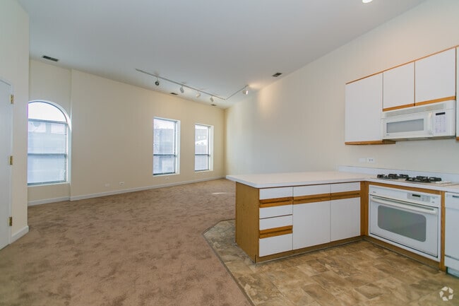 Building Photo - 2865 N Clark St