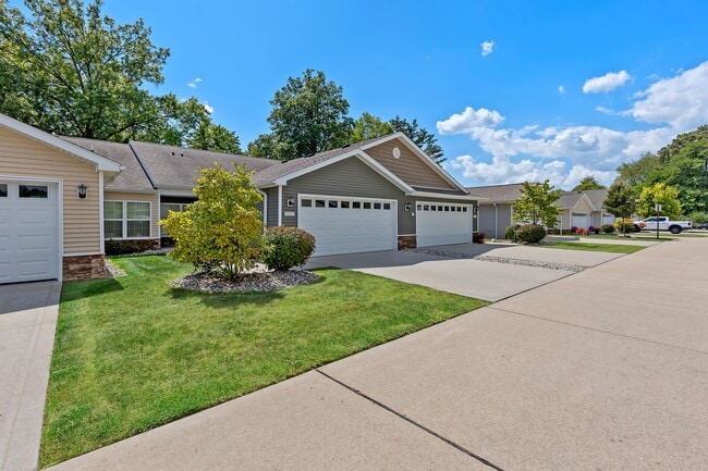 Building Photo - Redwood Brownstown Telegraph Road
