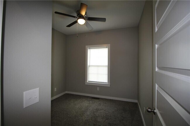 Building Photo - 2702 Vinson Rd