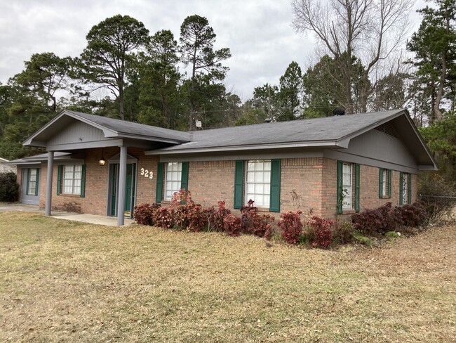 Building Photo - 323 Red Bluff Rd
