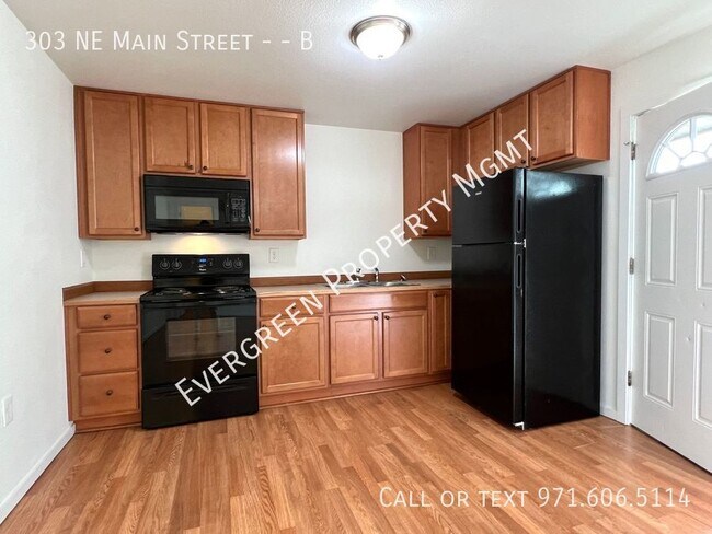 Building Photo - 1BD PLUS LARGE BONUS Room/$1395/mo/Laundry...