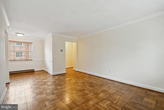 Building Photo - 1716 W Abingdon Dr