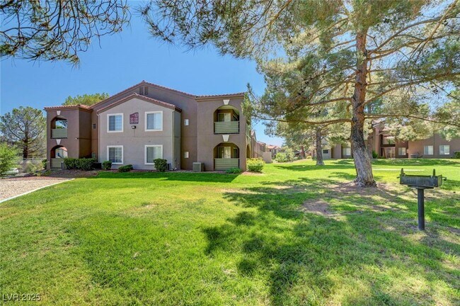 Foto del edificio - 2121 Blue Breeze Dr