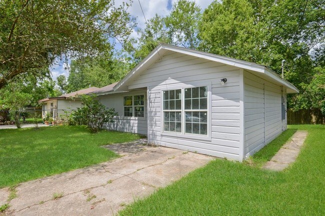 Building Photo - 9229 Forest View St