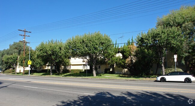 Foto del edificio - 6000 Coldwater Canyon Ave