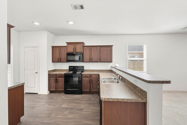 Building Photo - 718 Crystal Lakes Dr