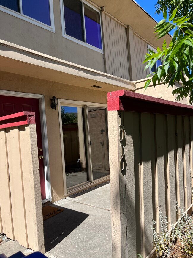 1010 Bancroft Rd, Concord, CA 94518 Townhouse for Rent in Concord, CA