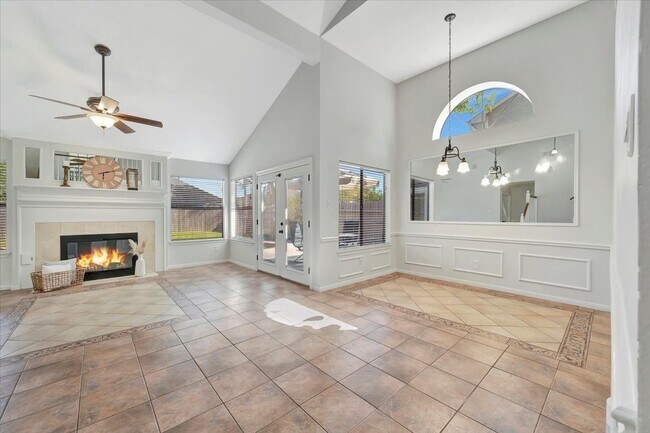 Foto del edificio - 15131 Cranbourne Dr