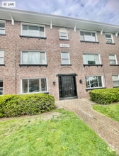 Building Photo - 2357 Brownsville Rd