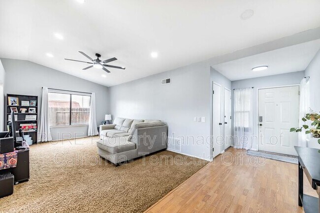 Foto del edificio - 26262 Chatsworth Ct