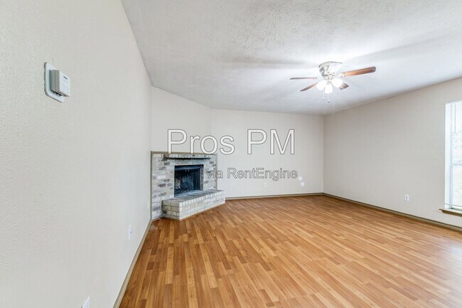 Building Photo - 7117 Edinburg Dr