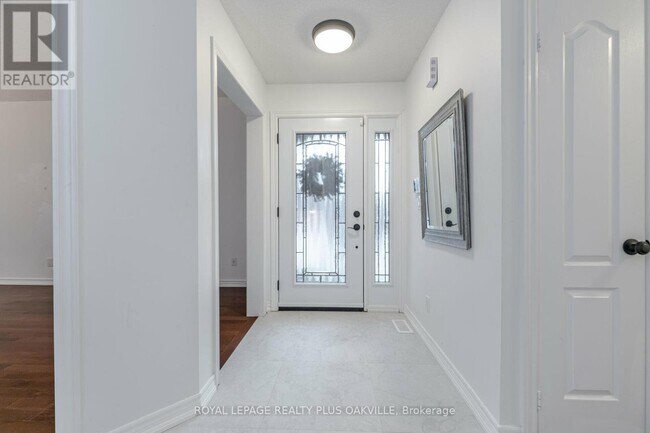 Photo du bâtiment - 2250 Rockingham Dr
