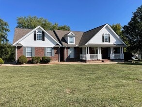 Building Photo - 405 Bluff Dr
