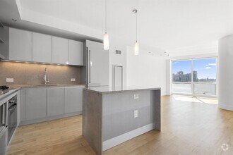 Building Photo - 77 Hudson St