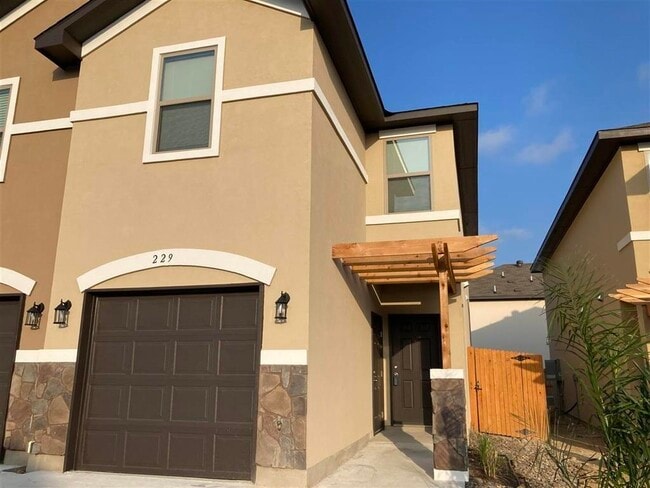 Building Photo - 229 Welland Dr