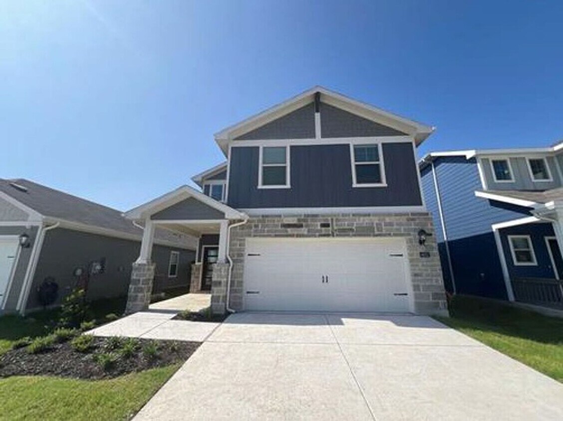 Primary Photo - Charming 3 Bedroom, 2.5 Bath House in Farm...