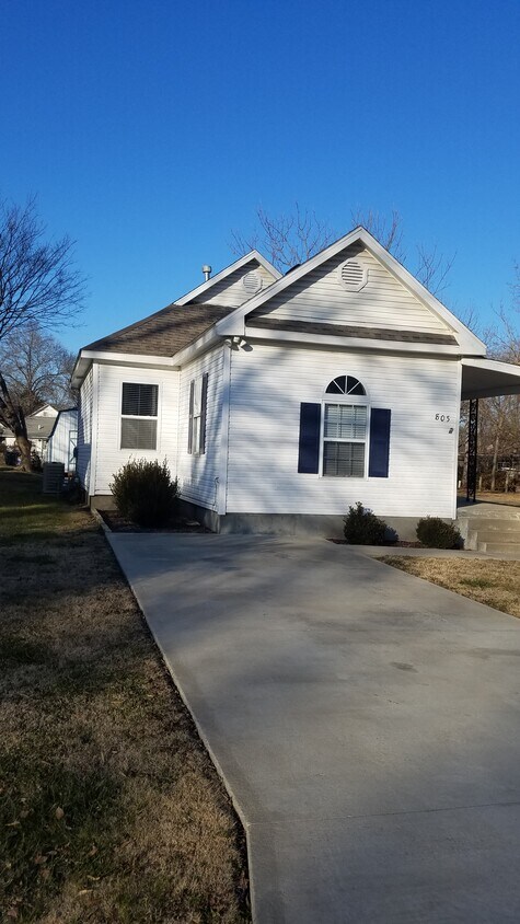 Primary Photo - 805 E 8th St
