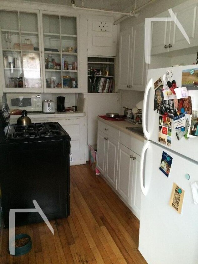 Building Photo - Great 1 Bed for August 1 - NO  BROKER FEE