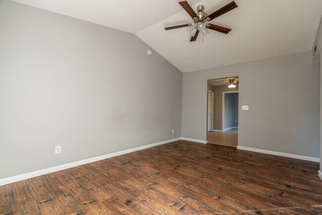 Foto del edificio - UPDATED 4-bedroom 3 bath Home in Fayetteville!!