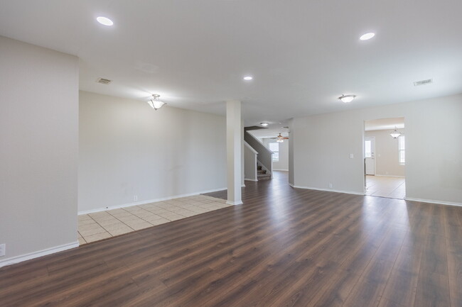 Building Photo - 6117 Tamaron