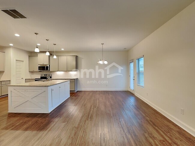 Foto del edificio - 460 Omnia Ridge Way