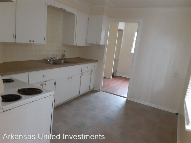 Building Photo - 2 br, 1 bath House - 175 Roosevelt Rd