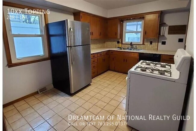 Building Photo - 1225 Estabrook Dr