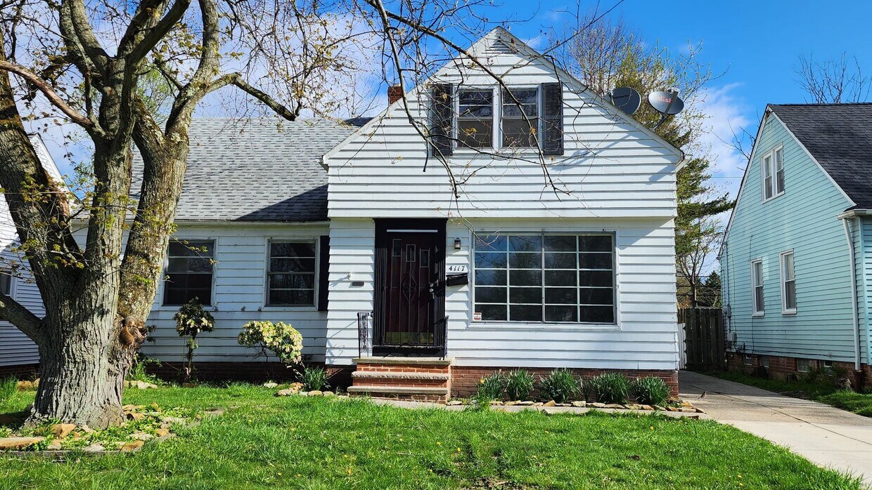 Primary Photo - Large family home