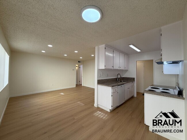 Foto del edificio - 5461 Kester Ave