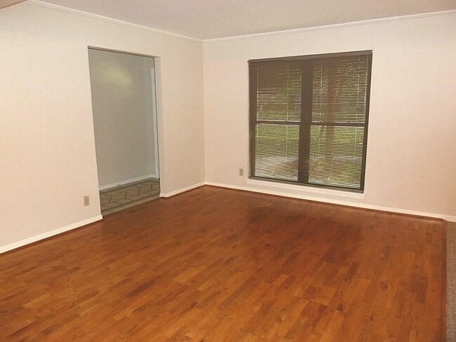 Foto del edificio - 9122 Western Dr