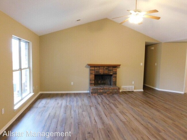 Foto del edificio - 3 br, 2 bath House - 6555 Westbury Ave