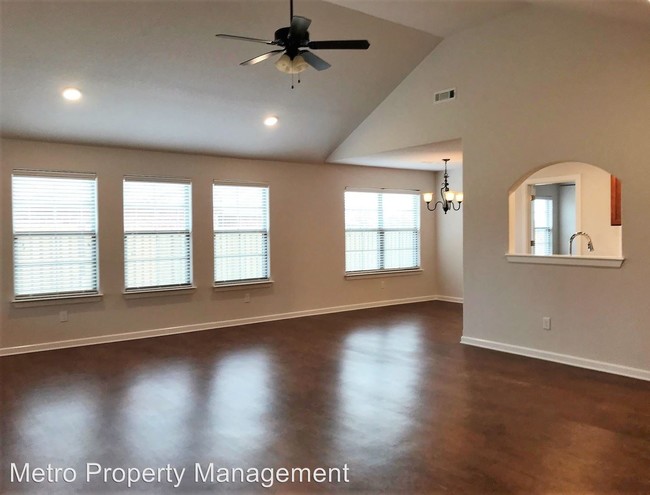 Building Photo - 4 br, 2 bath House - 700 Eagle Dr.