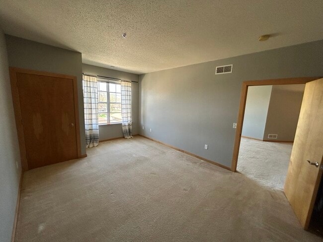 Building Photo - 10900 W Bluemound Rd
